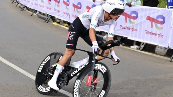 Tras clasificar séptimo en el Mundial de Ciclismo de Ruanda, el mexicano Isaac del Toro trepó al cuarto lugar en el ranking de la UCI, quedando como el mejor latinoamericano ranqueado. Tras clasificar séptimo en el Mundial de Ciclismo de Ruanda, el mexicano Isaac del Toro trepó al cuarto lugar en el ranking de la UCI, quedando como el mejor latinoamericano ranqueado.