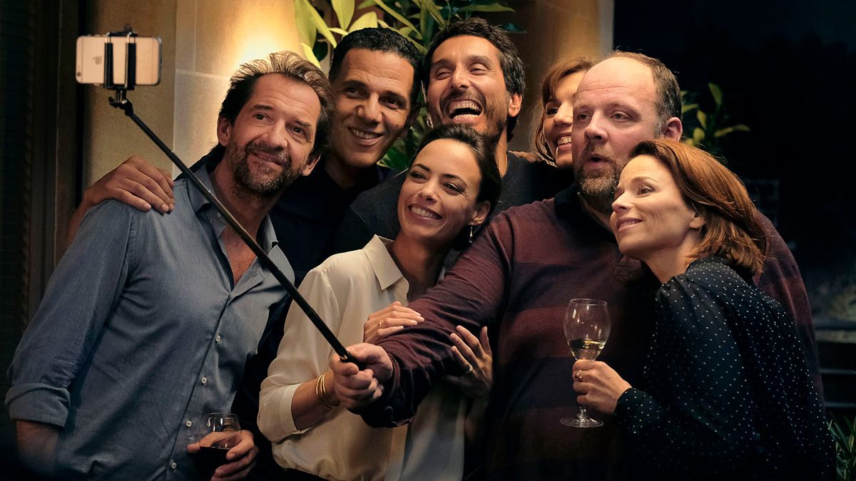Netflix: at a dinner with friends, several couples expose the privacy of their cell phones in a game that ends in the least expected way