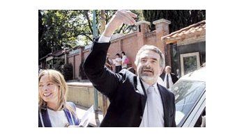 ámbito.com | Diputados kirchneristas como Agustín Rossi festejaron ayer en Olivos los anuncios de Cristina de Kirchner: obras por $ 110.000 millones y $ 200 para los jubilados.
