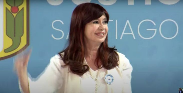Cristina Kirchner dijo presente en Santiago del Estero en su primer acto como presidenta del Partido Justicialista. Cristina Kirchner dijo presente en Santiago del Estero en su primer acto como presidenta del Partido Justicialista.