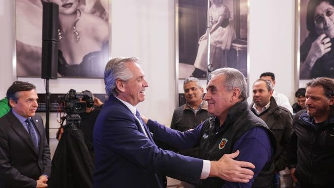 Alberto Fernández Juan Carlos Schmid.jpg