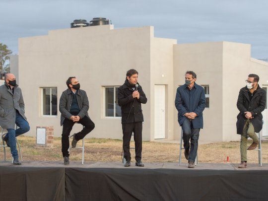 El gobernador de Buenos Aires, Axel Kicillof, entregó viviendas en el municipio de General Pinto.&nbsp;