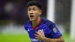 Uriel Antuna no fue titular en Cruz Azul en la goleada ante Monterrey por 4 a 0 debido a su inminente paso al AEK de Grecia.