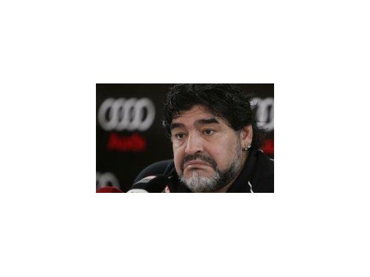 Multado y suspendido. Maradona fue sancionado por indisciplina en los Emiratos Árabes Unidos.