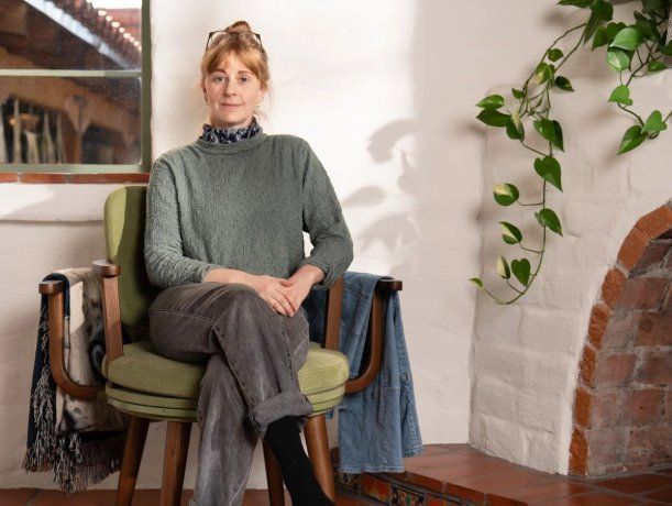 Simone inventó la solución a la típica silla con ropa apilada. Simone inventó la solución a la típica silla con ropa apilada.