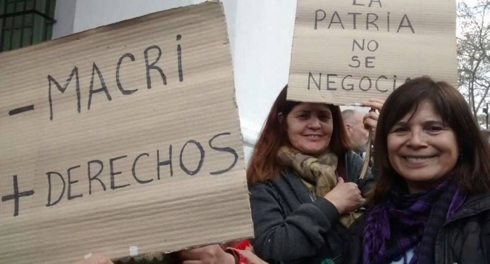 Masiva Marcha Federal en Plaza de Mayo contra ajuste y despidos (foto 12)