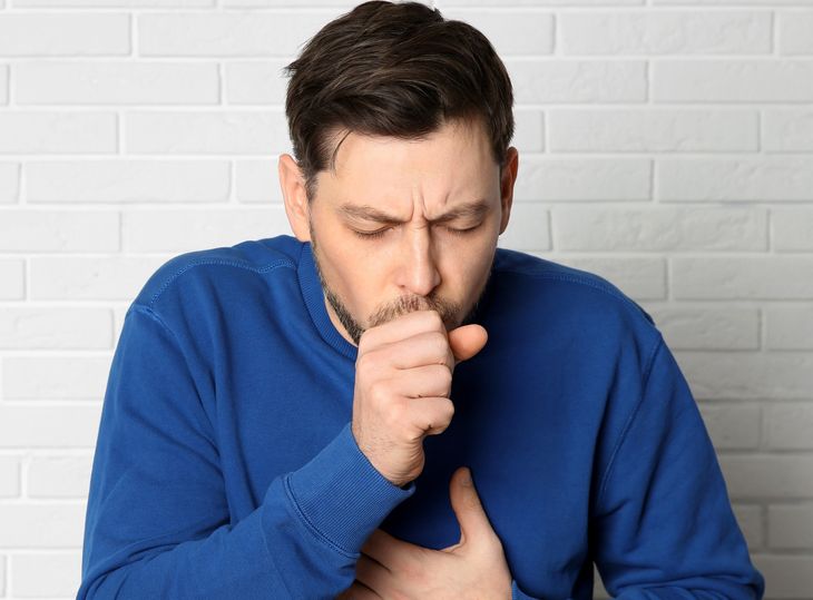La bacteria Bordetella pertussis se propaga al toser o estornudar y provoca ataques de tos seca y persistente. La bacteria Bordetella pertussis se propaga al toser o estornudar y provoca ataques de tos seca y persistente.