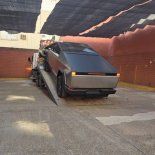 El Tesla del diputado de LLA se vuelve remolcado a Jujuy. El Tesla del diputado de LLA se vuelve remolcado a Jujuy.