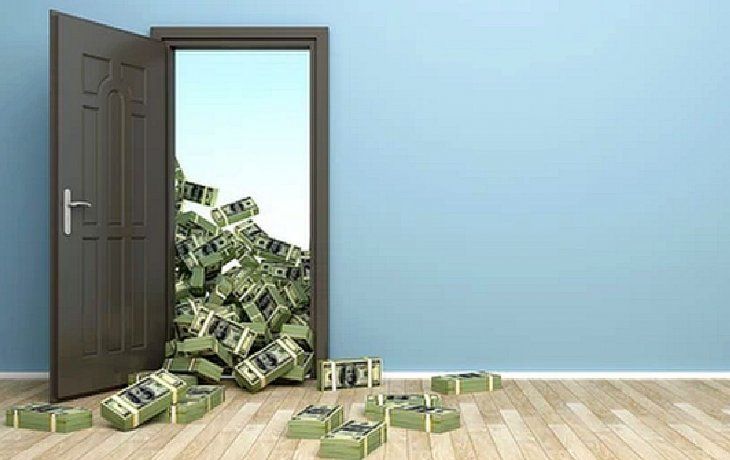 ámbito.com | Dolares puerta.jpg
