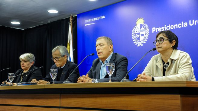 Los ministros Juan Castillo y Gabriel Oddone anunciaron la medida, junto a la presidenta del BPS, Jimena Pardo, y la referente de Onajpu, Estela Ovelar.