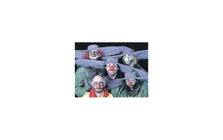 ámbito.com | Acompañado por una banda de payasos a la altura de su talento, Slava Polunin ( diseñador de varios números clownescos para el Cirque du Soleil) atrapa rápidamente al público no sólo infantil.