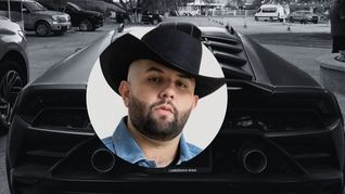 Así es el coche de Carín León: un Lamborghini verde metálico que cuesta millones