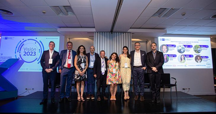 Federico Schroer, Presidente de Henkel Argentina y; Peter Neven, Ministro en la Embajada de Alemania en Argentina; Claudia Boeri, CEO Región Sur de Latinoamérica; Juan Farinati, Presidente & CEO Bayer Cono Sur; Ricardo Furman, Director de Relaciones Institucionales de EY Argentina; Ivana Dip, CEO & Managing Director BMW Group Argentina; Lucila Bustos, Managing Director ABO Wind Argentina; Manfred Böckmann, Director General Wintershall Dea Argentina; Federico Thielemann, Vicepresidente Ejecutivo Interino AHK Argentina.