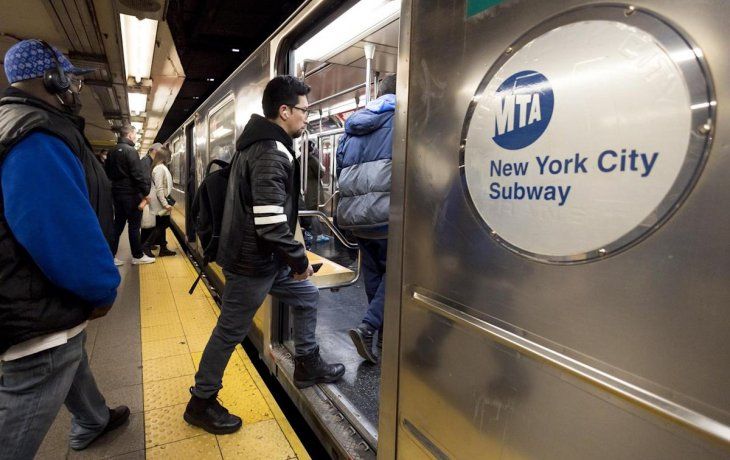 Mataron a un hombre dentro del metro de Nueva York