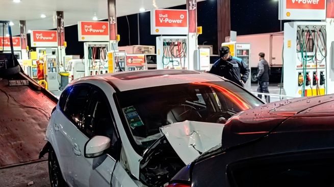 Jonathan Berón quedó internado tras protagonizar dos choques durante la madrugada entre Vicente López y Saavedra.