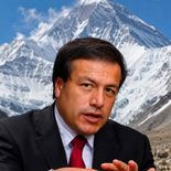 En 1989, Carlos Carsolio Larrea se convierte en el segundo mexicano en escalar la cumbre del Monte Everest.