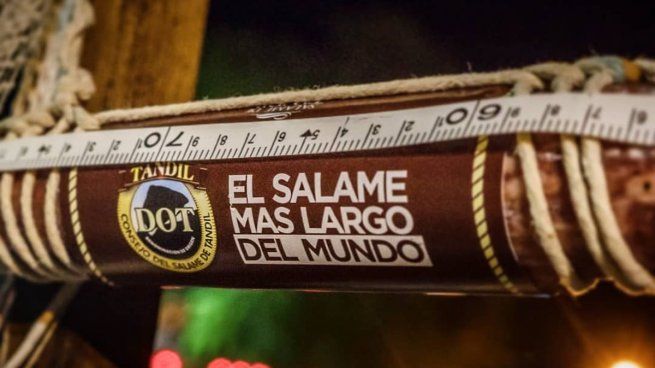 Para este año, se asumió el compromiso de elaborar un salame que superara los 200 metros con motivo de celebrarse los 200 años de la ciudad.