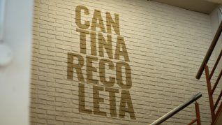 Cantina Recoleta, ideal para disfrutar desde un café matutino hasta una cena entre amigos, con platos caseros y ambiente cálido. Cantina Recoleta, ideal para disfrutar desde un café matutino hasta una cena entre amigos, con platos caseros y ambiente cálido.