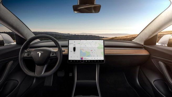 Tesla da un paso importante en el desarrollo de la conducción autónoma, permitiendo que sus autos se sin necesidad de un humano