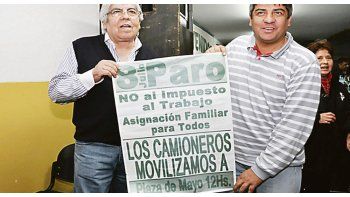 ámbito.com | Tándem. Padre e hijo, Hugo y Pablo Moyano abren interna en la CGT. El líder analiza retirar Camioneros de la central para negociar a solas.