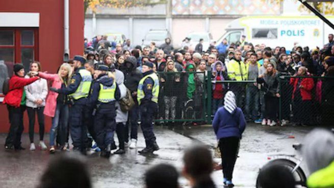 Un tiroteo dejó como saldo 10 personas muertas en una escuela de Suecia