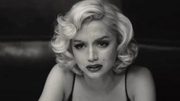 la autora de rubia defiende la pelicula de netflix: obviamente no es para todos