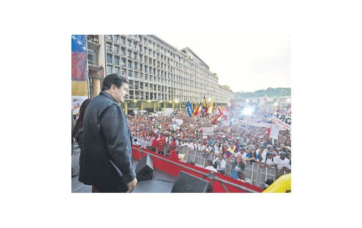El presidente Nicolás Maduro encabeza un acto electoral en Caracas. A medida que se acerca el 6 de diciembre, el Gobierno ha ido endureciendo su discurso.