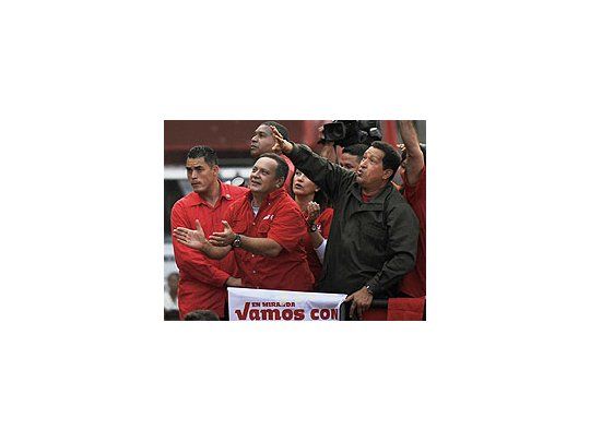 Hugo Chávez en campaña en la región de Miranda, uno de los bastiones con más posibilidades de perder.
