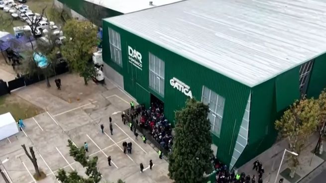 Miles de seguidores concentrados en Villa Domínico para el último adiós al Indio Solari.