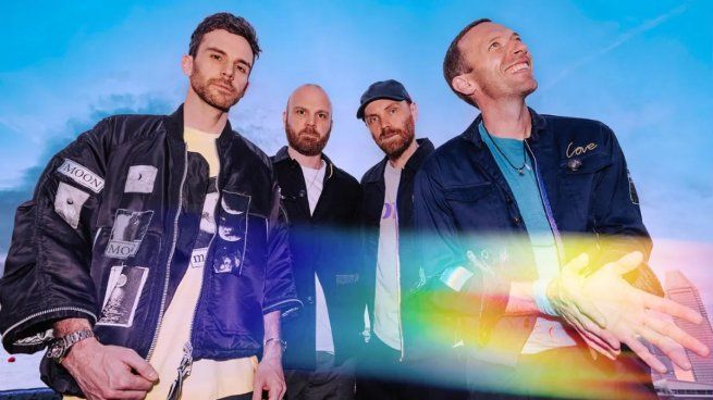 Coldplay released a deluxe edition of “Moon Music” and performed live again with Tini