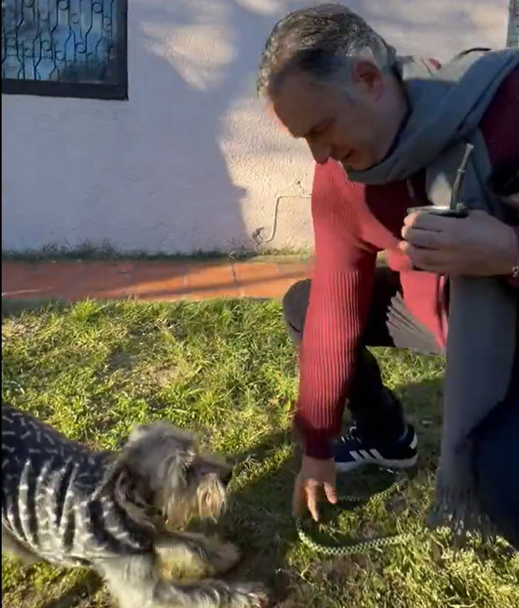 Yamandú Orsi junto a su perro Ramón. Yamandú Orsi junto a su perro Ramón.