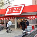 La venta de Ta-Ta reforzaría la oferta de US$ 1.000 millones de De Narváez por Carrefour en Argentina. La venta de Ta-Ta reforzaría la oferta de US$ 1.000 millones de De Narváez por Carrefour en Argentina.