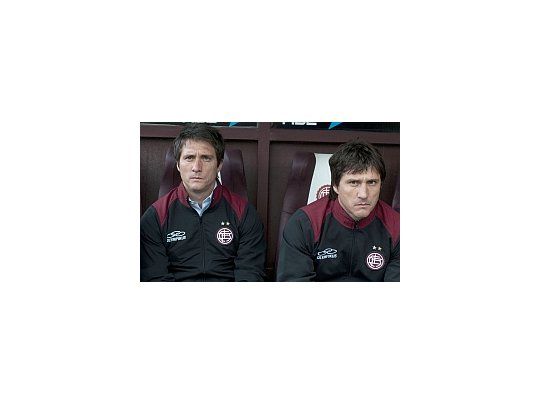 Guillermo y Gustavo Barros Schelloto tiene contrato con Lanús hasta junio de 2013.