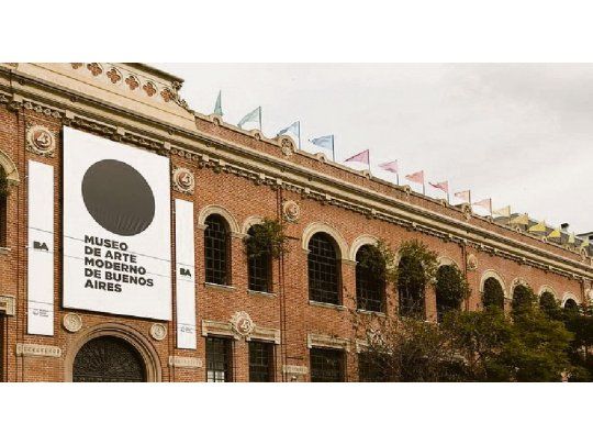 historia. Se fundó en 1956 pero la donación de Ignacio Pirovano recién ingresó en 1981. El Museo no tenía sede, y realizó la curiosa “Exposición Flotante de 50 artistas argentinos” en un barco que, aseguran, recorrió el mundo.