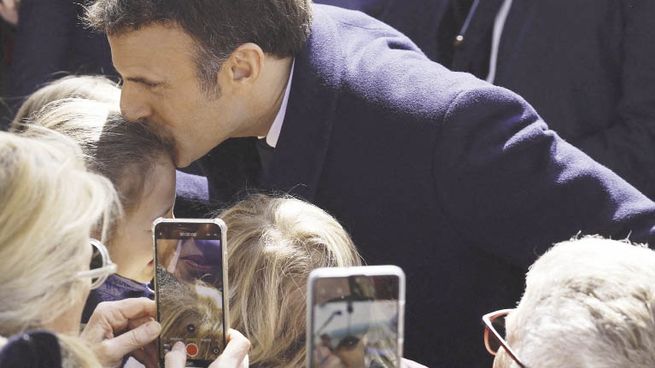 PROTAGONISTAS. Emmanuel Macron y Marine Le Pen llegaron en primer y segundo lugar en los comicios de ayer. Ambos pelearán por la presidencia de Francia en el segundo turno del domingo 24.