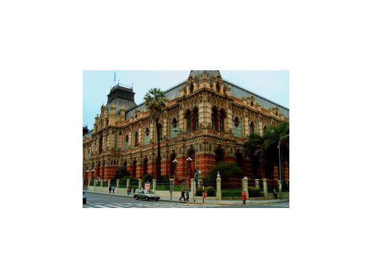 El edificio histórico de Aguas Argentinas.