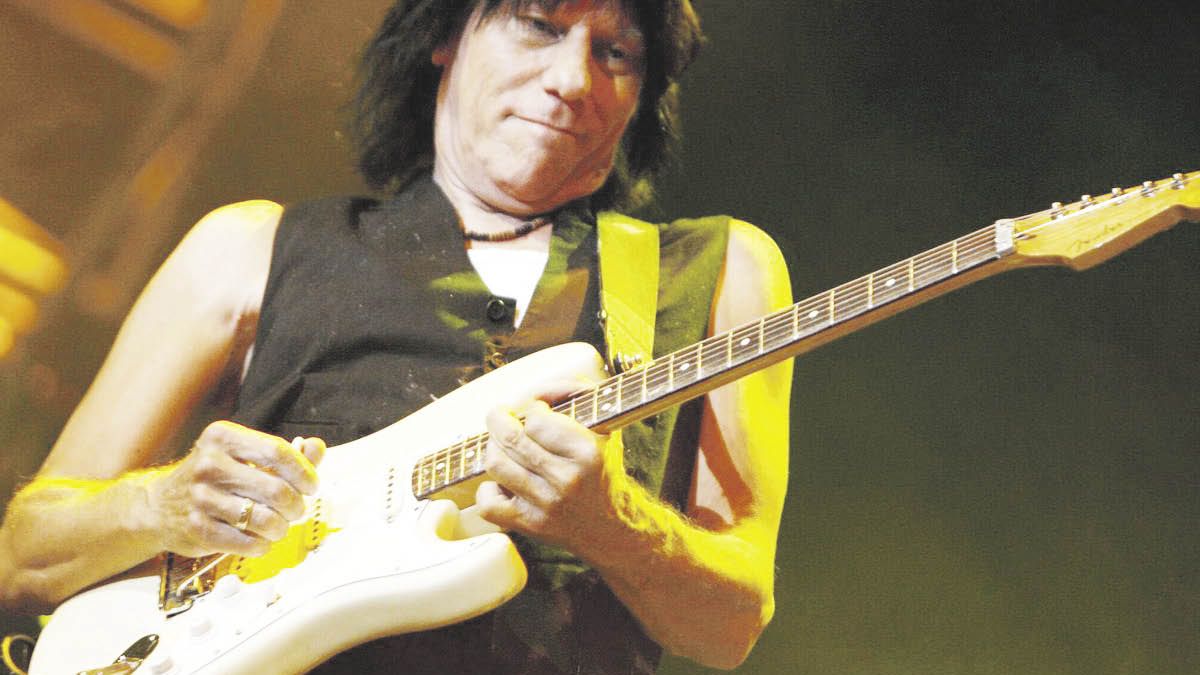 Jeff Beck, the perfect stereotype of the guitar hero