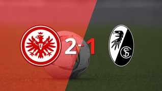 friburgo no pudo en su visita a eintracht frankfurt y perdio 2 a 1