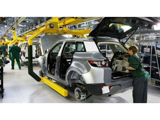 La economía profundizó su caída en octubre: bajó 4,7%