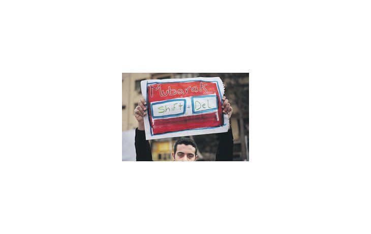 ámbito.com | Un cartel juega con las teclas de «borrado» del presidente. Otra gracia: «A Mubarak, háblenle en hebreo porque no entiende árabe».