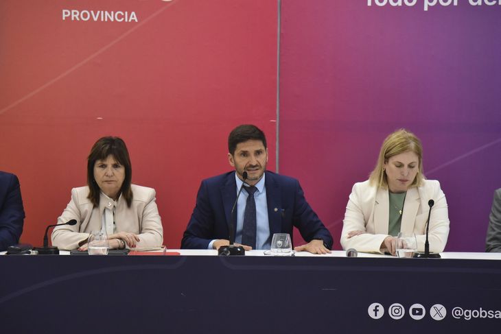 Bullrich, Pullaro y Scaglia durante el anuncio de las medidas para atacar la violencia narco en Rosario. Bullrich, Pullaro y Scaglia durante el anuncio de las medidas para atacar la violencia narco en Rosario.