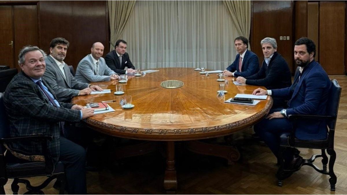 Key meeting between the global leading entity of the cruise sector and Luis Caputo: the details