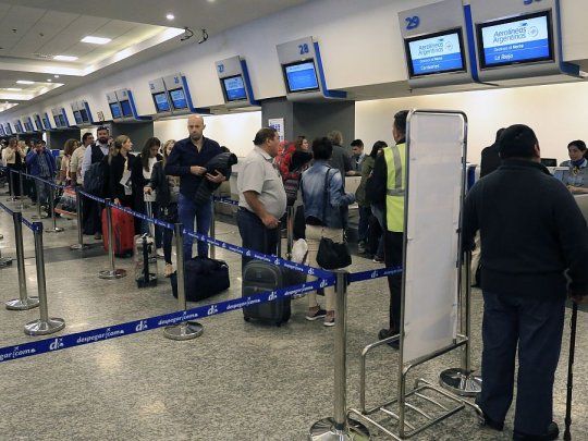 El Gobierno nacional quiere evitar que miles de personas se trasladen en avión por la Argentina.