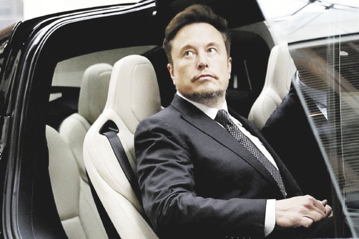 Changes. Since Musk bought Twitter, he has been making a series of modifications to the social network that aim to balance costs with income. Changes. Since Musk bought Twitter, he has been making a series of modifications to the social network that aim to balance costs with income.