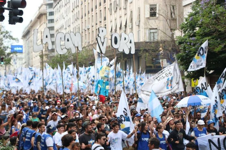 Día de la democracia La Cámpora.jpg