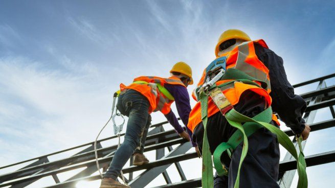 El estudio de la UCA muestra fuertes desigualdades: la inseguridad alimentaria llega al 25% entre cuentapropistas y trabajadores del servicio doméstico.