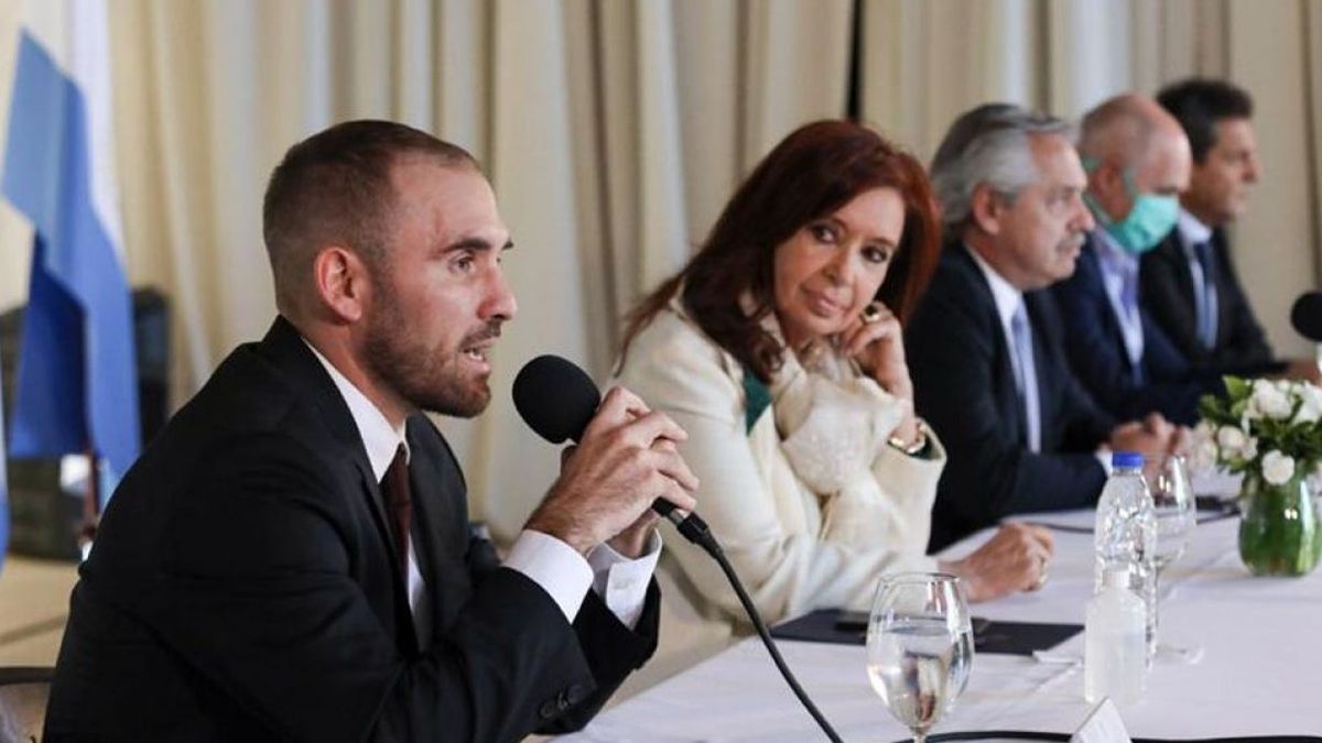 Martín Guzmán came out to respond to internal criticism