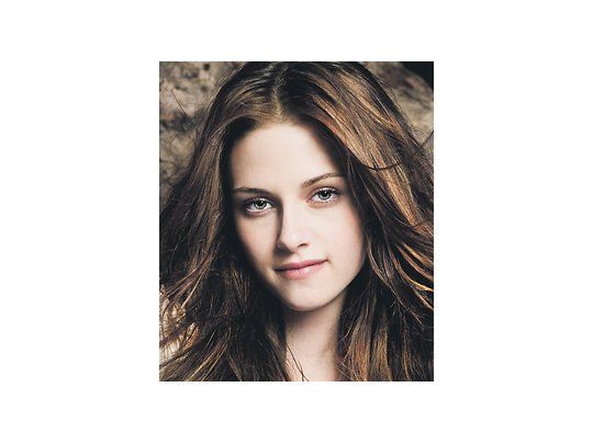 Kristen Stewart lidera la lista de estrellas más rentables según la revista «Forbes», seguida por Anne Hathaway. Robert Pattinson, su pareja de «Crepúsculo» está tercero.