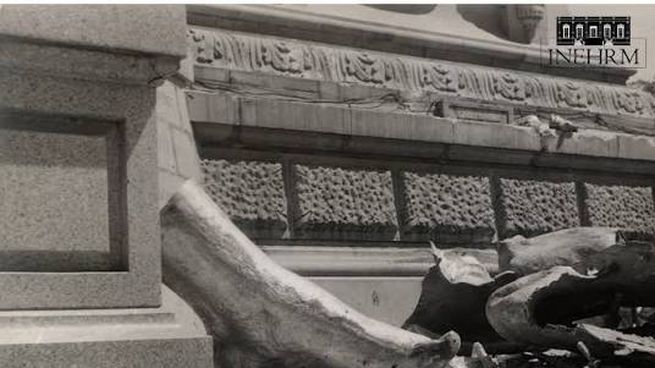 Un sismo de 7.7° grados sacude la Ciudad de México en 1957 y se produce la caída del Angel de la Independencia.