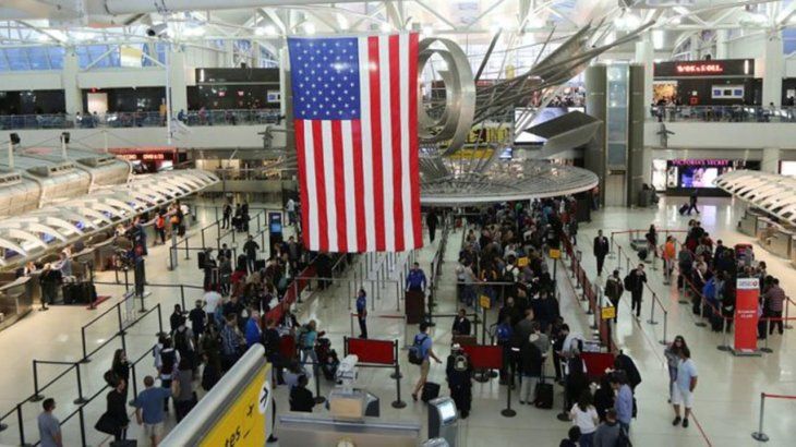 Llega al paÃs el primer vuelo con argentinos deportados desde EEUU por Donald Trump
